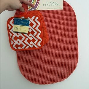 Home Collection Vibrant Orange Placemats and Pot Holders Set